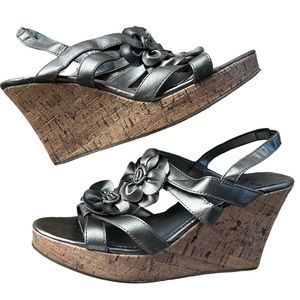 Report Pepe Platinum Vegan Leather Wedges w/ floral accents & cork heel - Sz 10